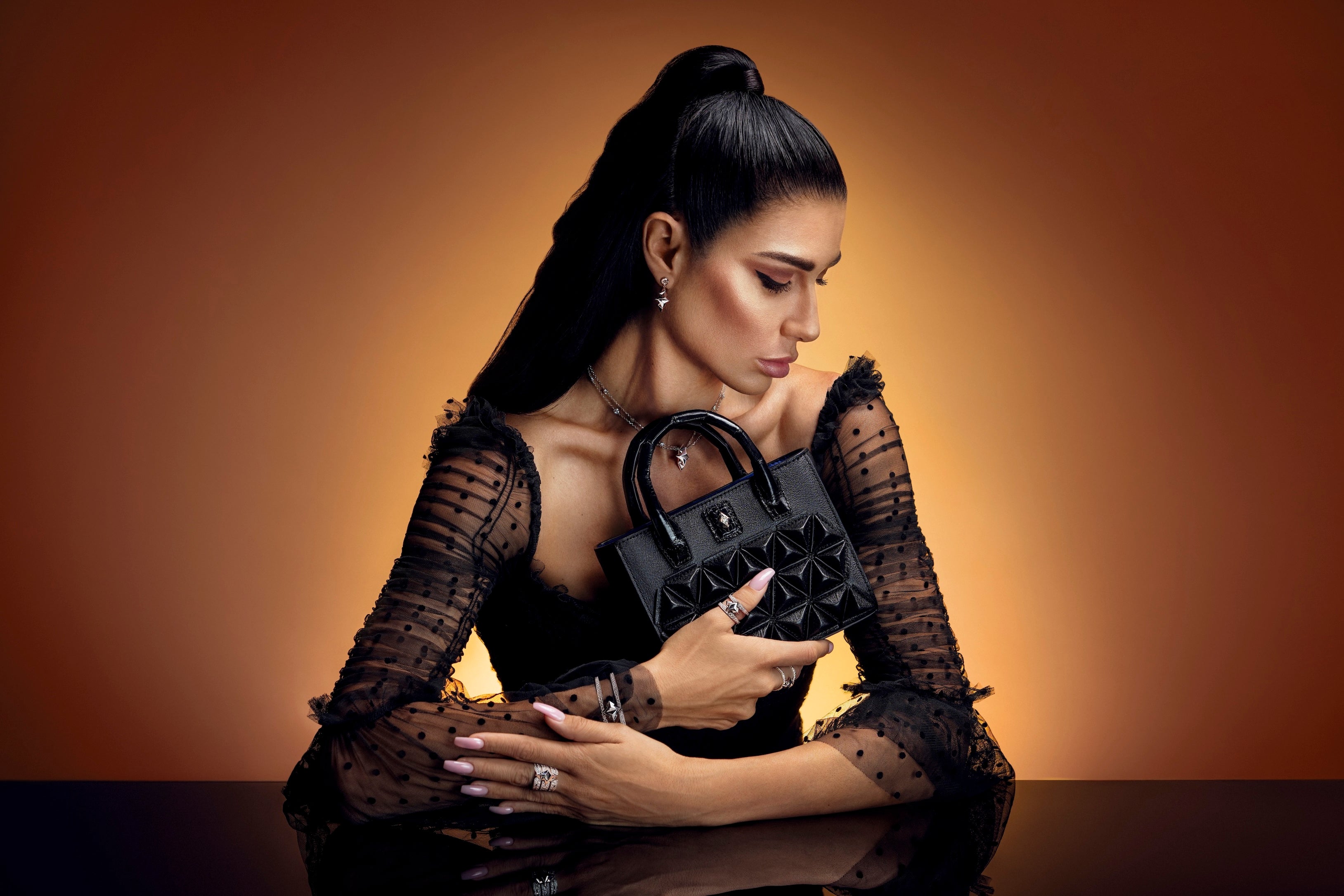 Diamond Shield Handbag Collection ( حقائب درع الألماس)